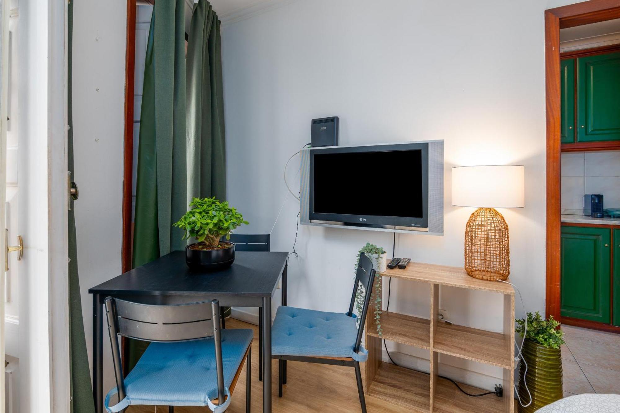 Renovated Feb25 Clerigos Cozy Balcony With Self Check In Apartment Porto Exterior photo